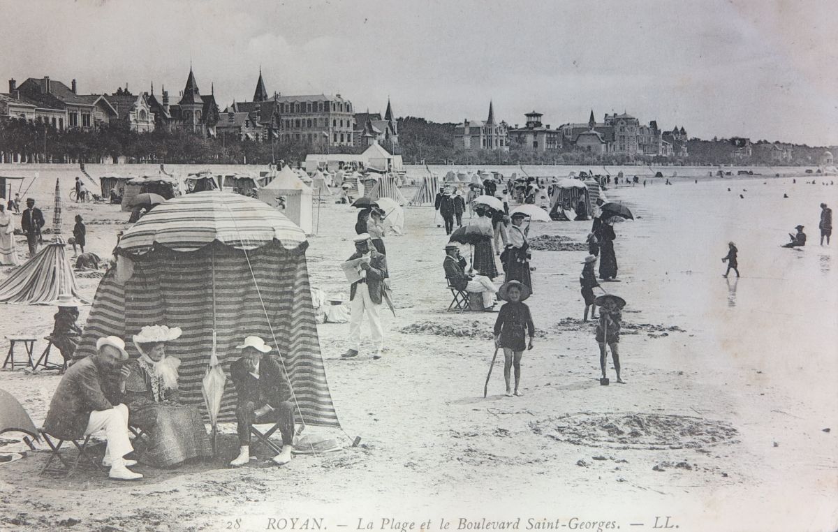 Sur la plage de la Grande conche vers 1900.