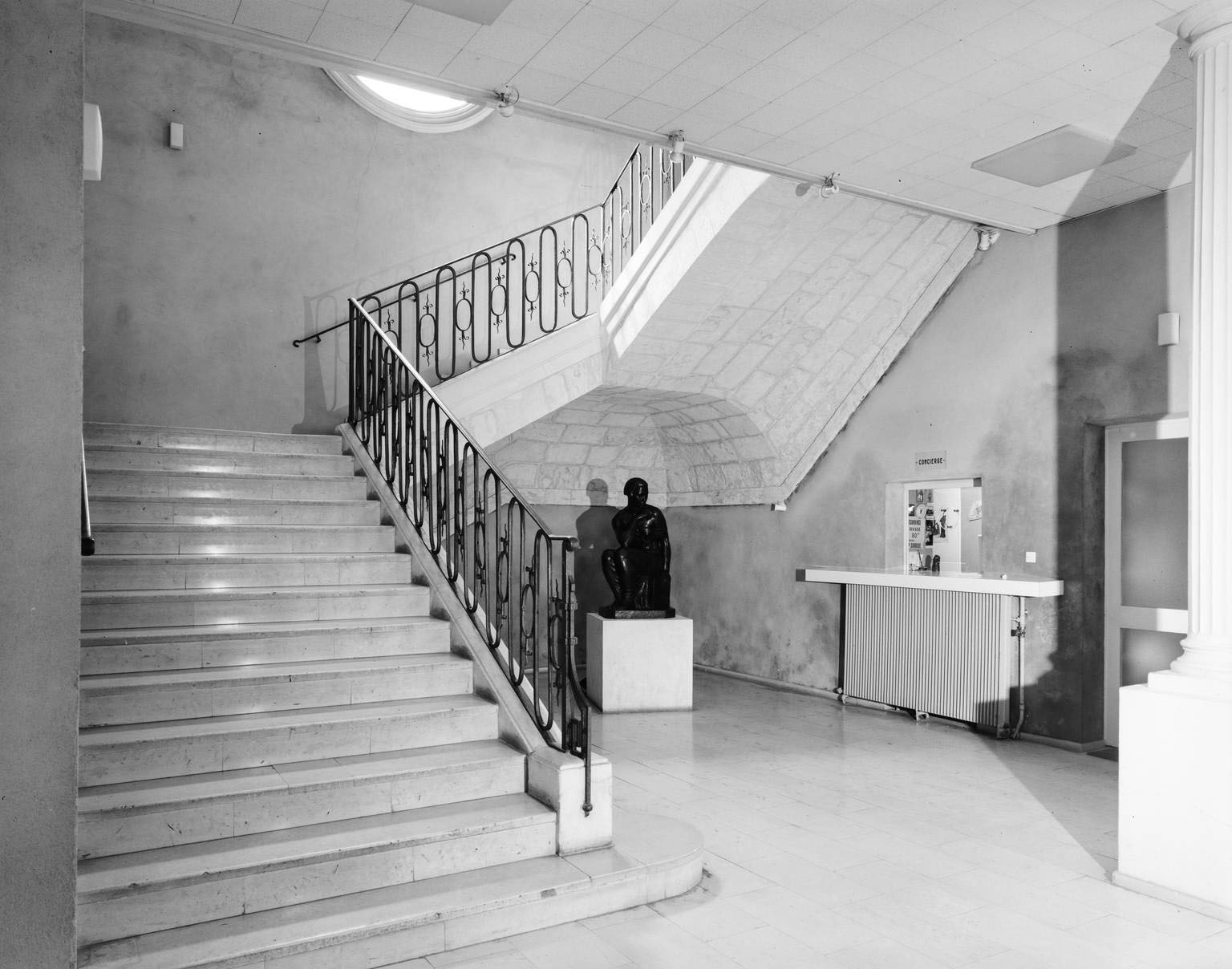 Escalier intérieur. 1984.