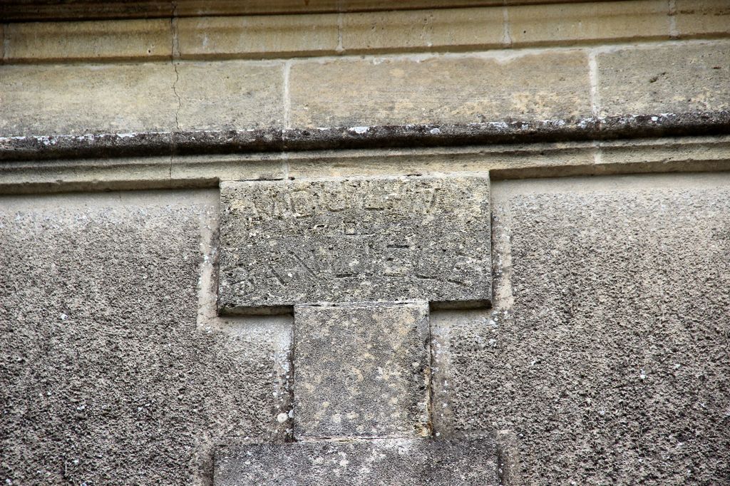 Élévation latérale (ouest) : inscription MOULIN DE BANLIEUE.