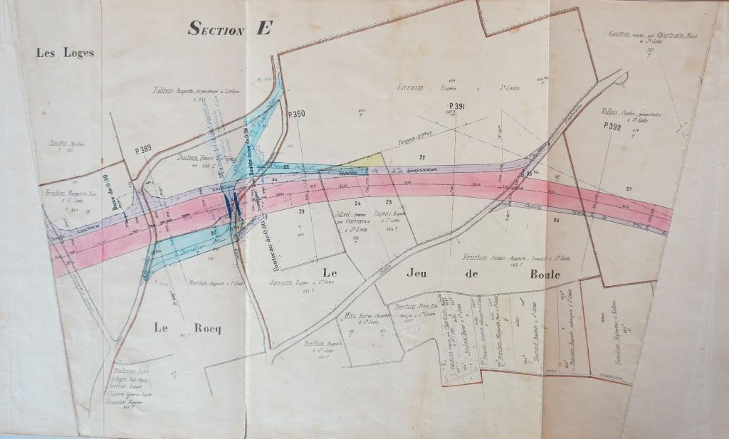 Plan de la voie ferrée entre les profils 389 et 392, pont et raccordement des voies, pour l'enquête parcellaire, 15 septembre 1881, modifié (en bleu) par Cahen, ingénieur ordinaire, le 25 février 1882.