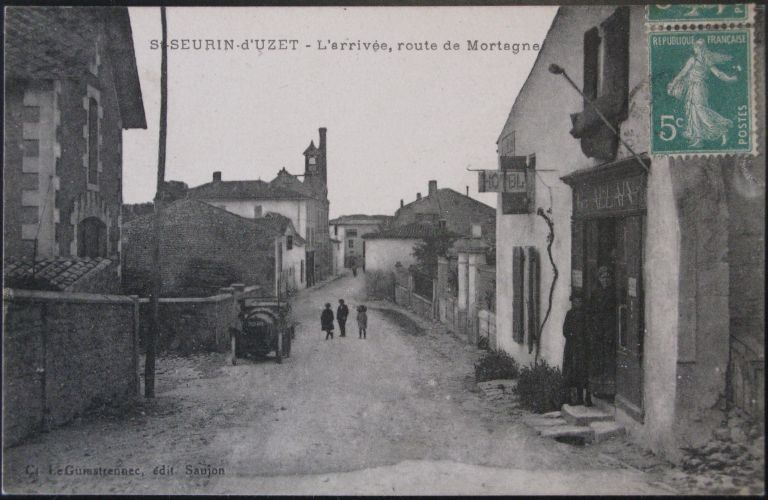 L'entrée est du bourg sur une carte postale vers 1910.
