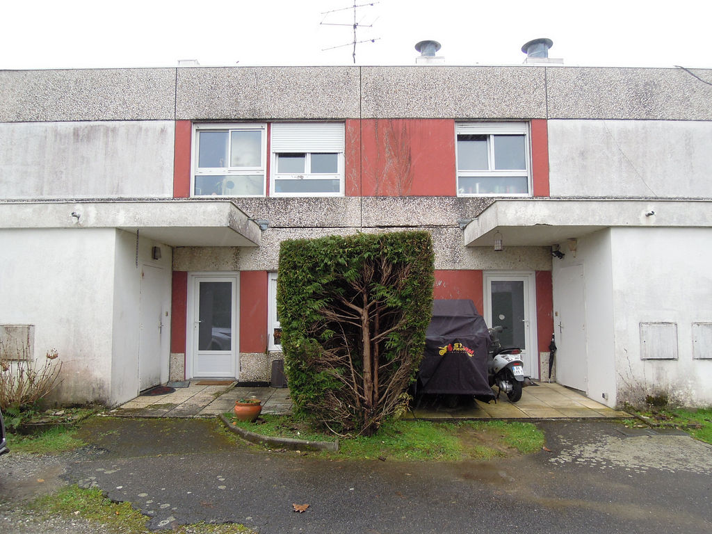 Entrées des logements de fonction.