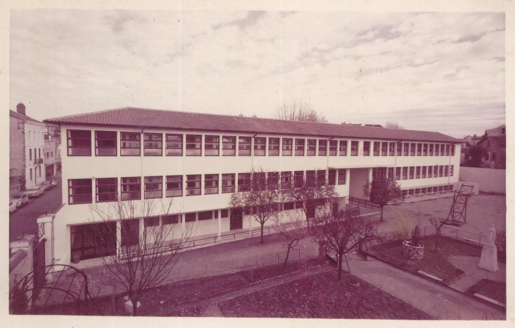 Le nouveau bâtiment terminé, 1964.