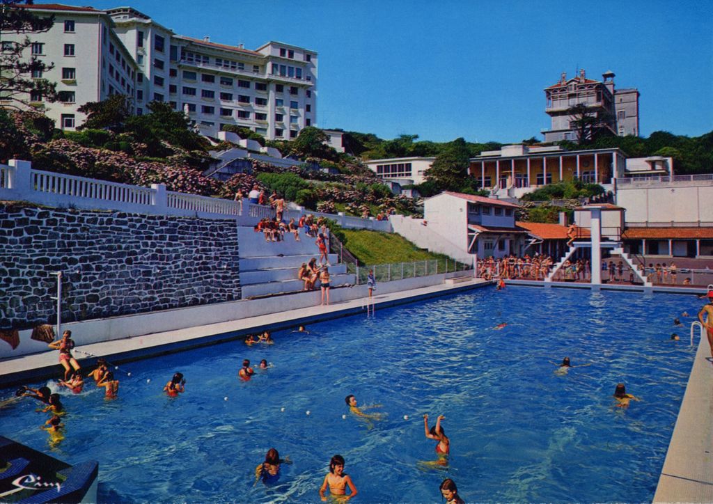 Vue de la piscine au temps des colonies de vacances, carte postale, 3e quart du 20e siècle.