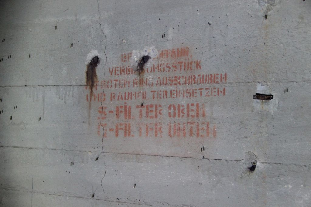 Inscription allemande au pochoir.