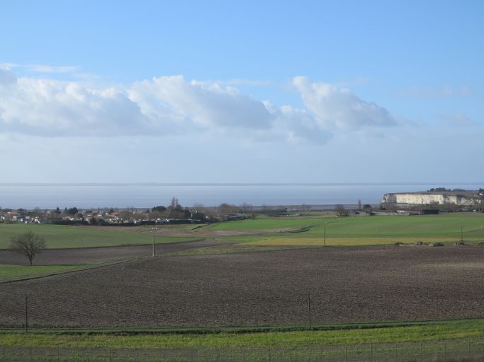 Le site probable de l'ancien port, vers Barzan-Plage et Chant-Dorat.