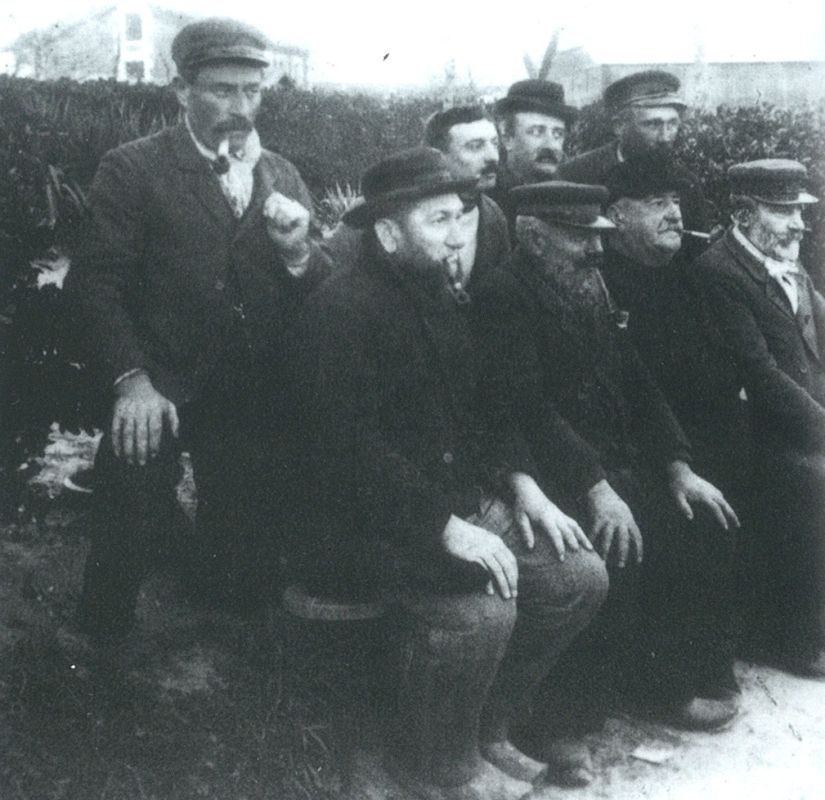 Pilotes de l'estuaire de la Gironde, stationnés à Saint-Georges-de-Didonne, vers 1900.