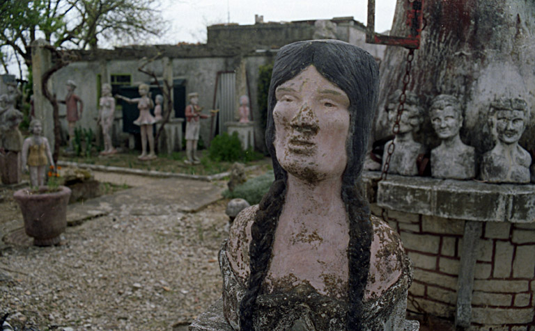 Femme vue de face, photographiée en 1995.
