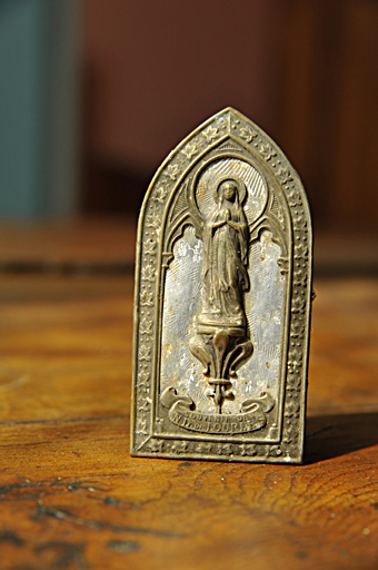 Souvenir de Lourdes conservé dans la maison.