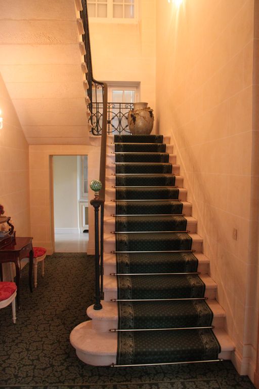 Château : escalier intérieur.