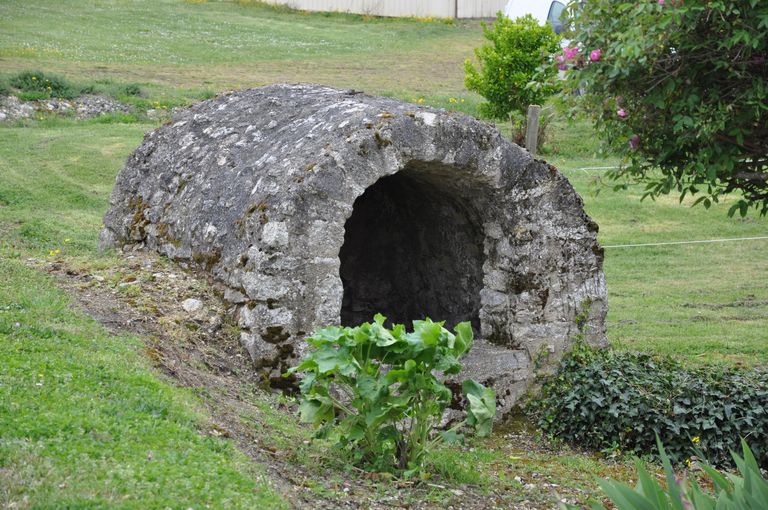 Bourg : fontaine Saint-Blaise.