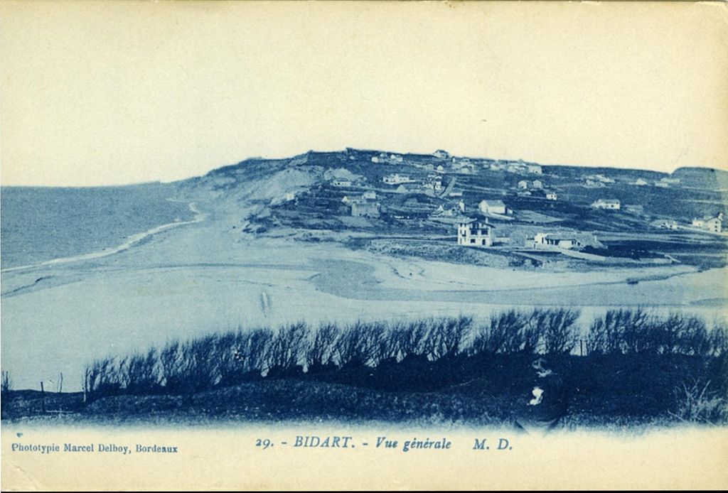 Vue du sanatorium et de son jardin clôturé, disparu, carte postale, 1er quart du 20e siècle. 