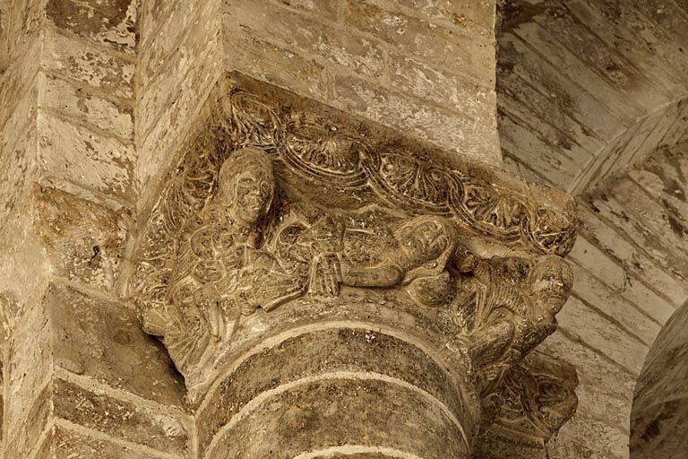 Chapiteau du pilier sud-est de la croisée du transept : Samson et Dalila.