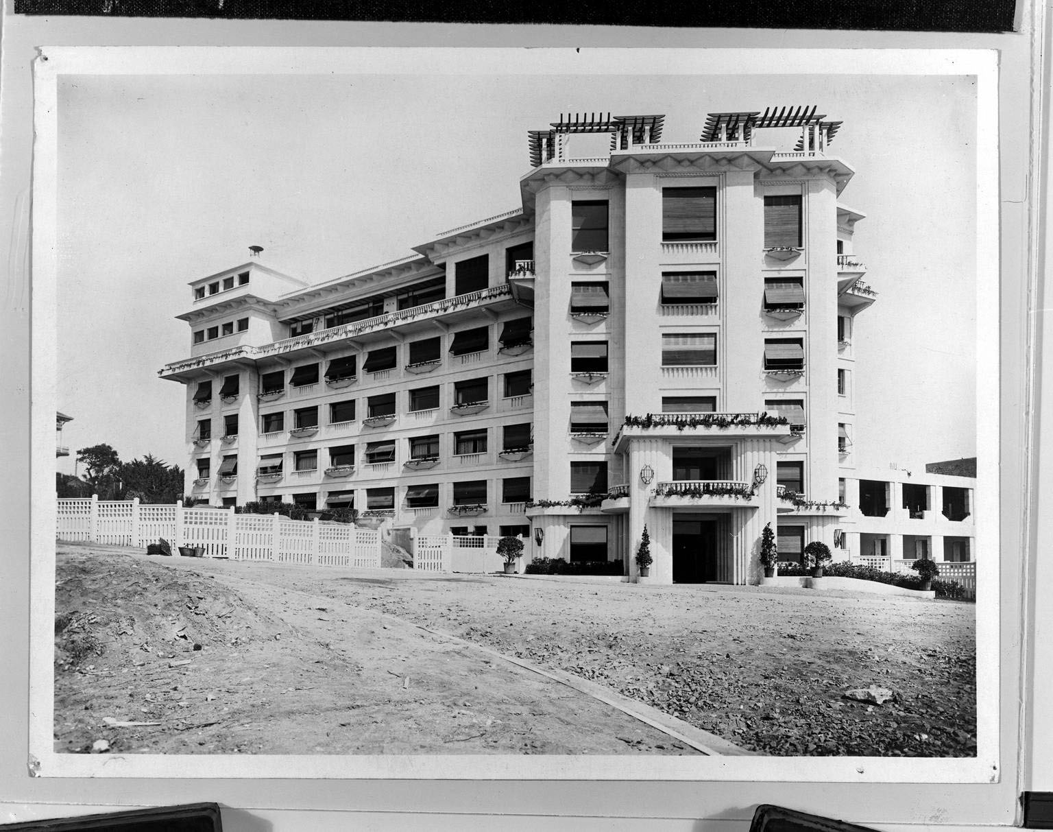 La façade antérieure en 1928 : ensemble