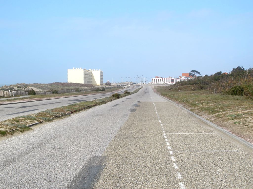 Vue du Signal depuis le boulevard du Front de Mer, au sud.