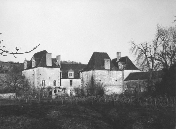 Vue d'ensemble du château au sud-ouest. Cliché CRMH.