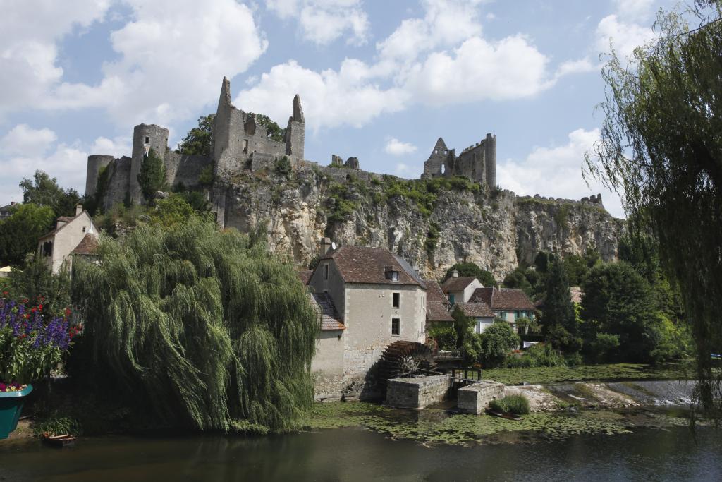 Château et moulin vus du sud-ouest.