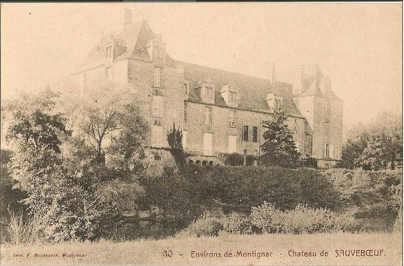 Carte postale représentant le château au nord, du côté de la Vézère, s.d. (vers 1900 ?).
