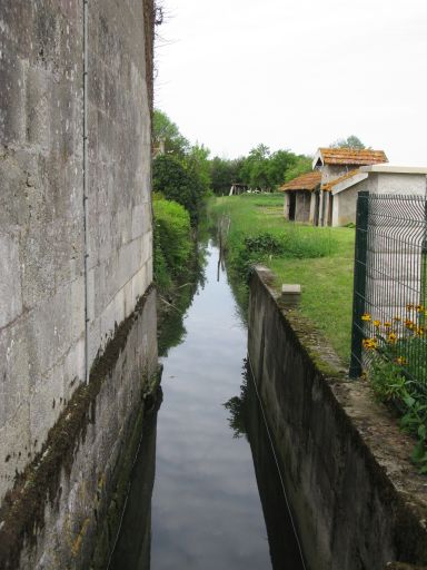 Un des fossés annexes à la rivière du Juliat.