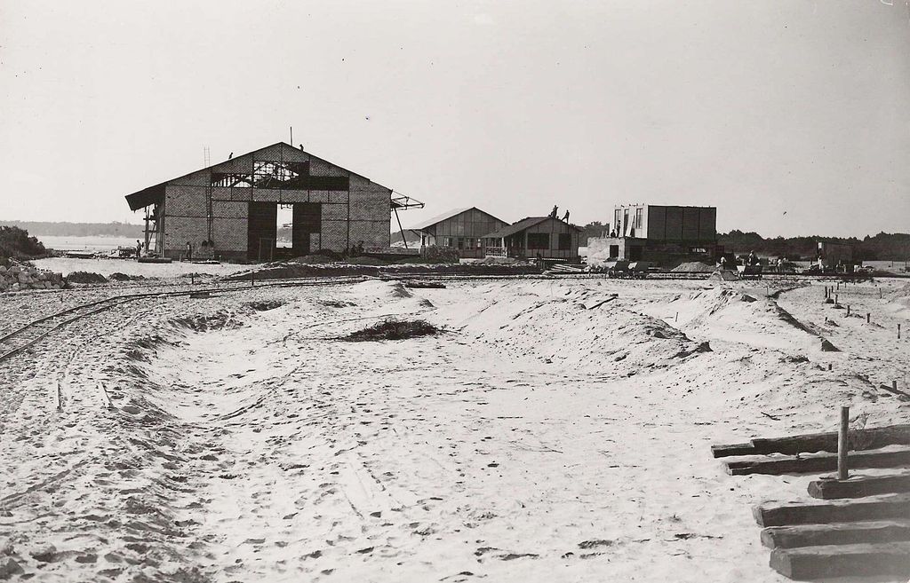 Photographie du hangar des phares et balises en cours de construction, 1936 (collection particulière).