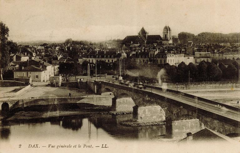 Vue générale de Dax avec le pont avant élargissement. Carte postale, LL édit, avant 1909.