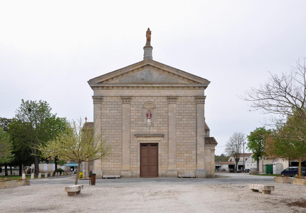 Eglise Saint-Paulin dans le village du Centre.