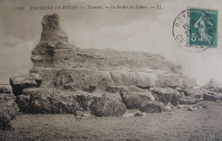 Le rocher du Sphinx vu depuis le sud, carte postale vers 1900.