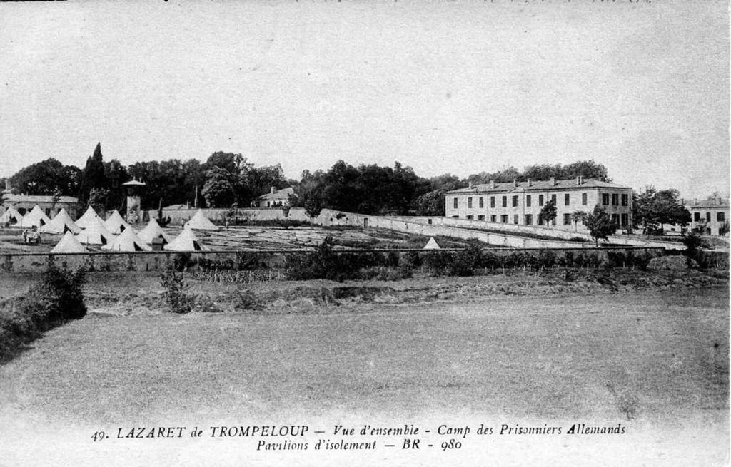 Carte postale (collection particulière) : Lazaret de Trompeloup, vue d'ensemble, camp des prisonniers allemands, pavillons d'isolement (BR-980).