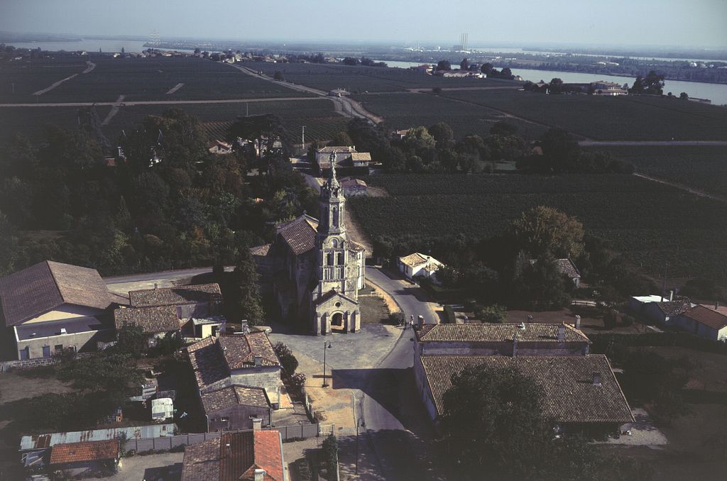 Photographie aérienne de l'église (2e moitié 20e siècle).