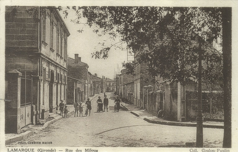 Carte postale (collection particulière), 1ère moitié du 20e siècle : rue des Milous.