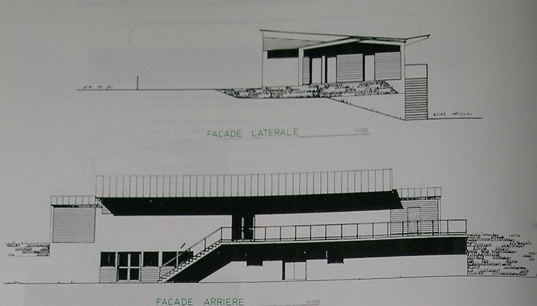 Projet de construction de vestiaires : coupe de la façade arrière et de la façade latérale, janvier 1990.