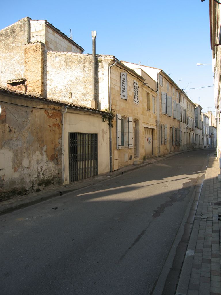 Vue de la rue Saint-Romain depuis le sud.