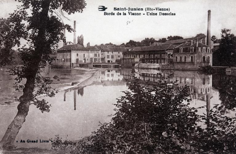 L'usine Desselas vue depuis la rive gauche de la Vienne. Carte postale au Grand Livre, sans date.
