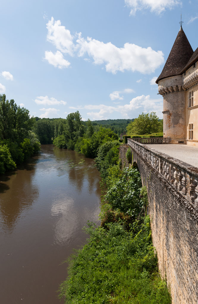 Vue de la Vézère vers le sud depuis l'échauguette de la terrasse du château.