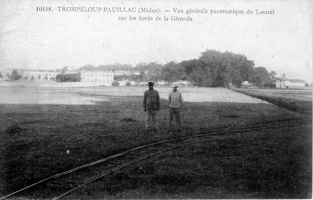 Carte postale (collection particulière) : Trompeloup-Pauillac, vue générale panoramique du lazaret sur les bords de la Gironde.