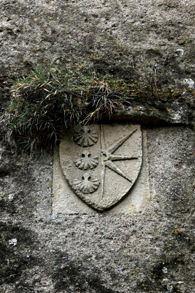 Châtelet d'entrée nord, détail d'un blason.