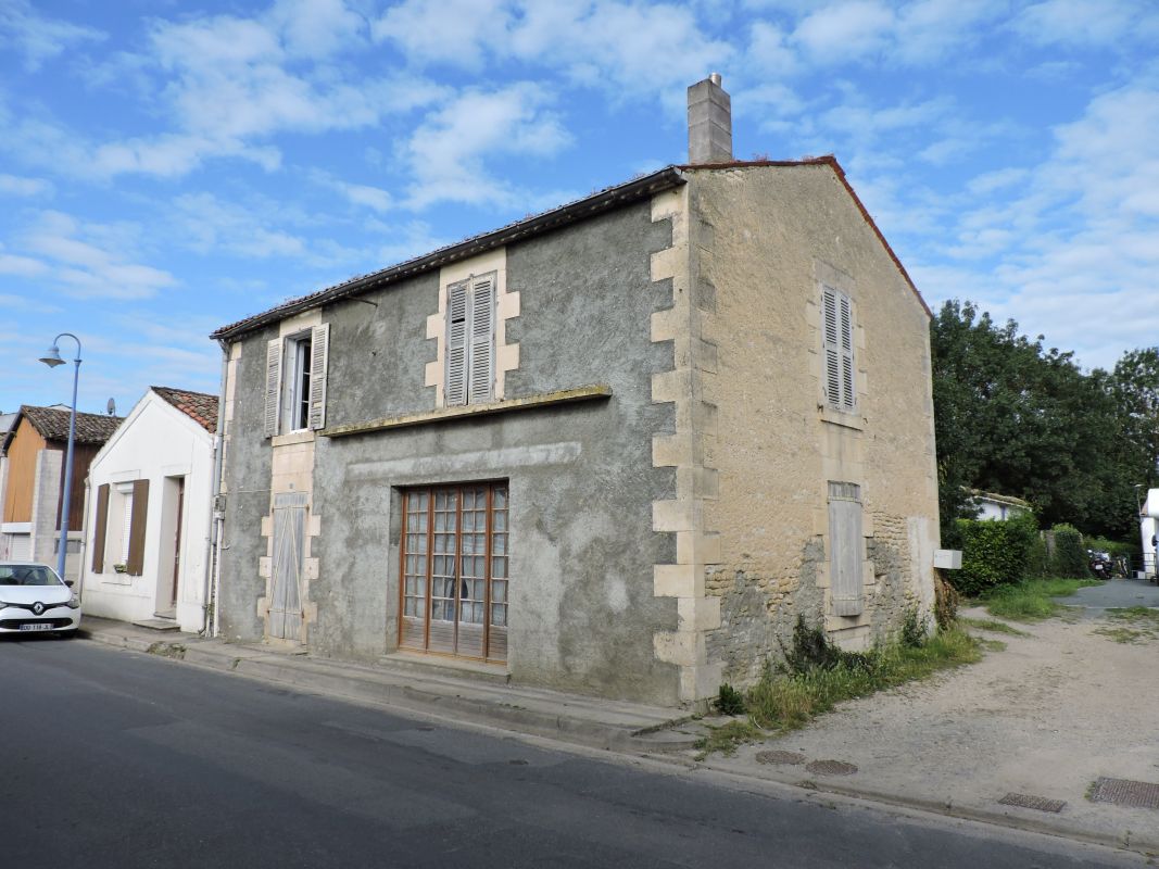 Maison avec ancien commerce, 10 rue de l'Aunis.