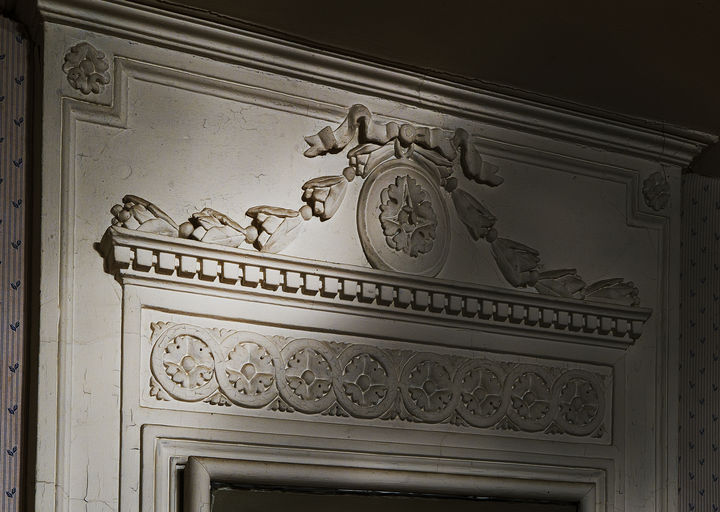 Premier étage : chambre de Jeanne et François Mauriac, détail du trumeau de cheminée.