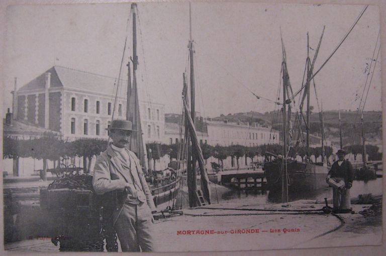 Les quais devant la minoterie Vérat, carte postale vers 1900.