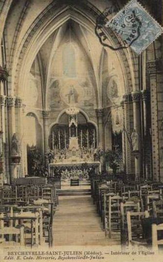 Carte postale : intérieur de l'église.
