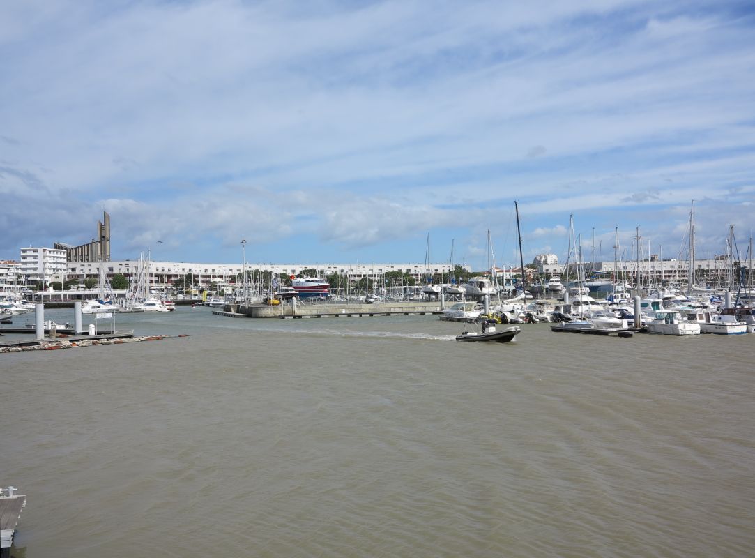 Le port et le Front de Mer vus depuis le quai des Sabliers.