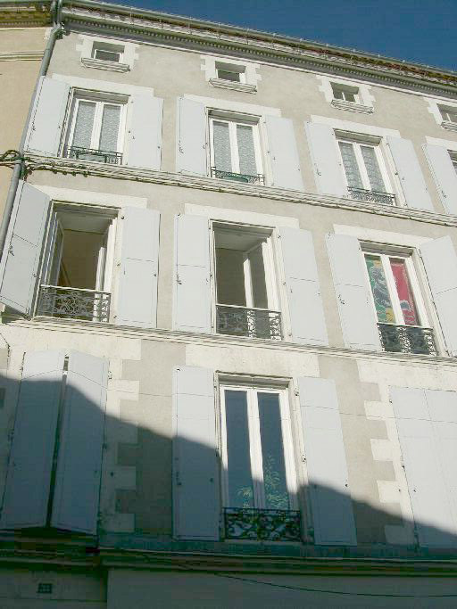 Elévation antérieure, rue du Maquis-Foch. Etages et comble à surcroît.