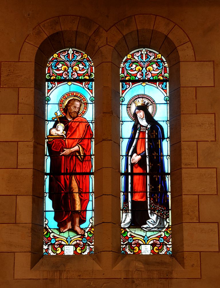 Bas-côté sud : vitraux portant les inscriptions: EN MEMOIRE DE JEAN-BAPTISTE GAUTRET / DON DE JEANNE GAUTRET.