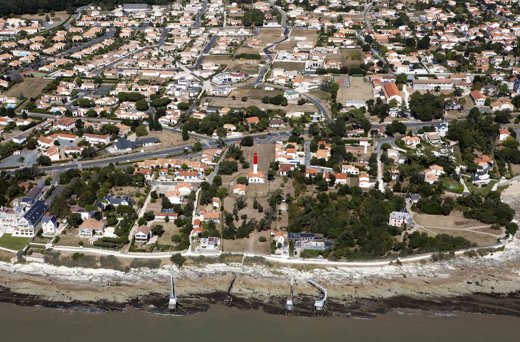 Vue aérienne du secteur autour du phare de Terre-Nègre.