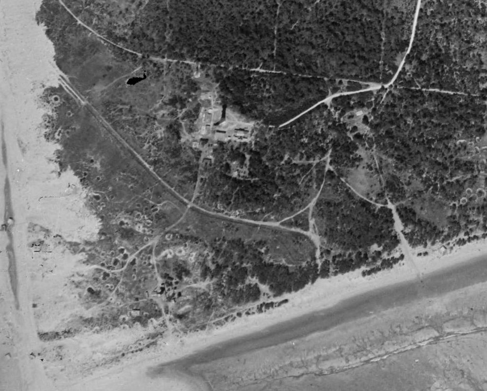 Vue aérienne de la pointe de la Coubre en 1950, montrant l'avancée du trait de côte.