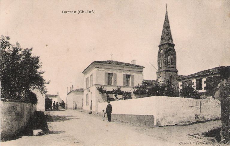 Le bourg, carte postale du début du 20e siècle.