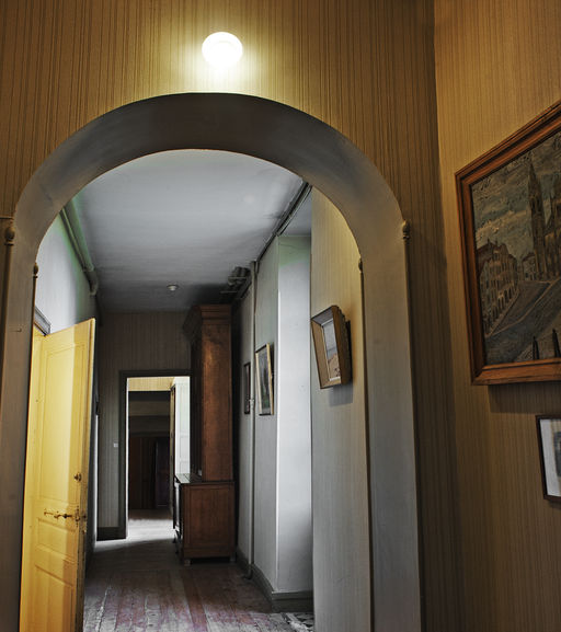 Couloir du premier étage en direction de l'ouest. 