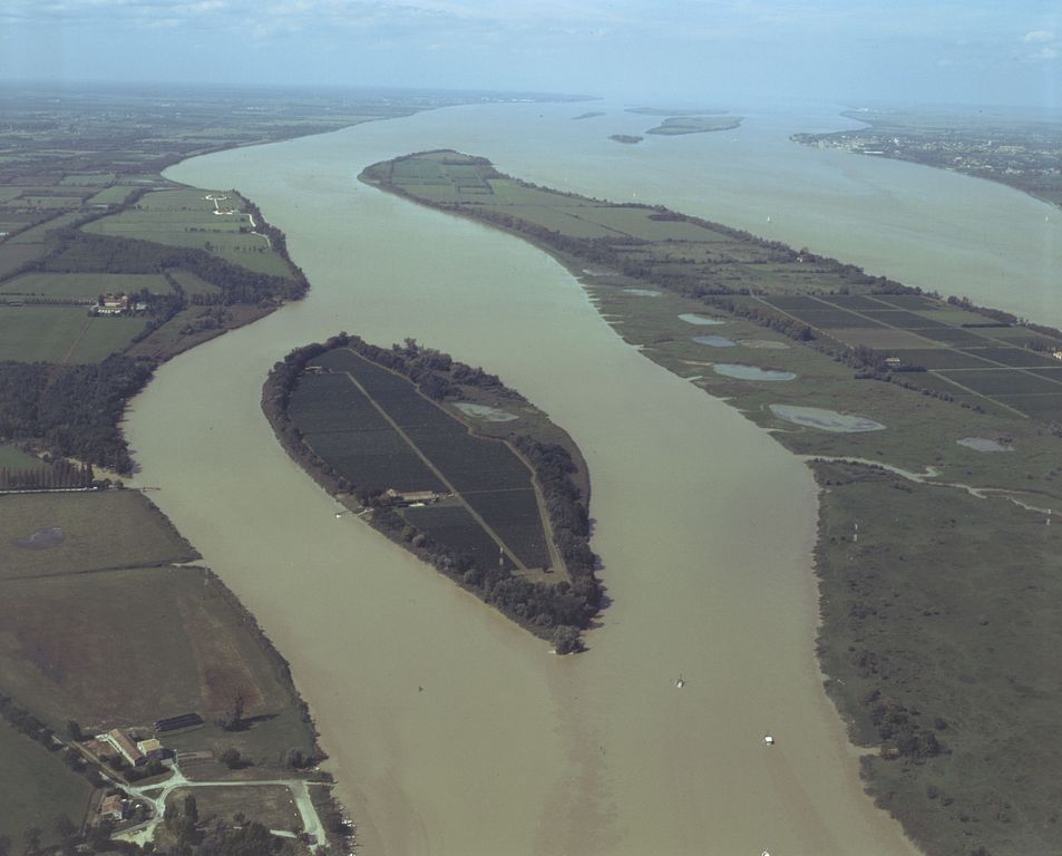 Vue aérienne de l'île (1990).