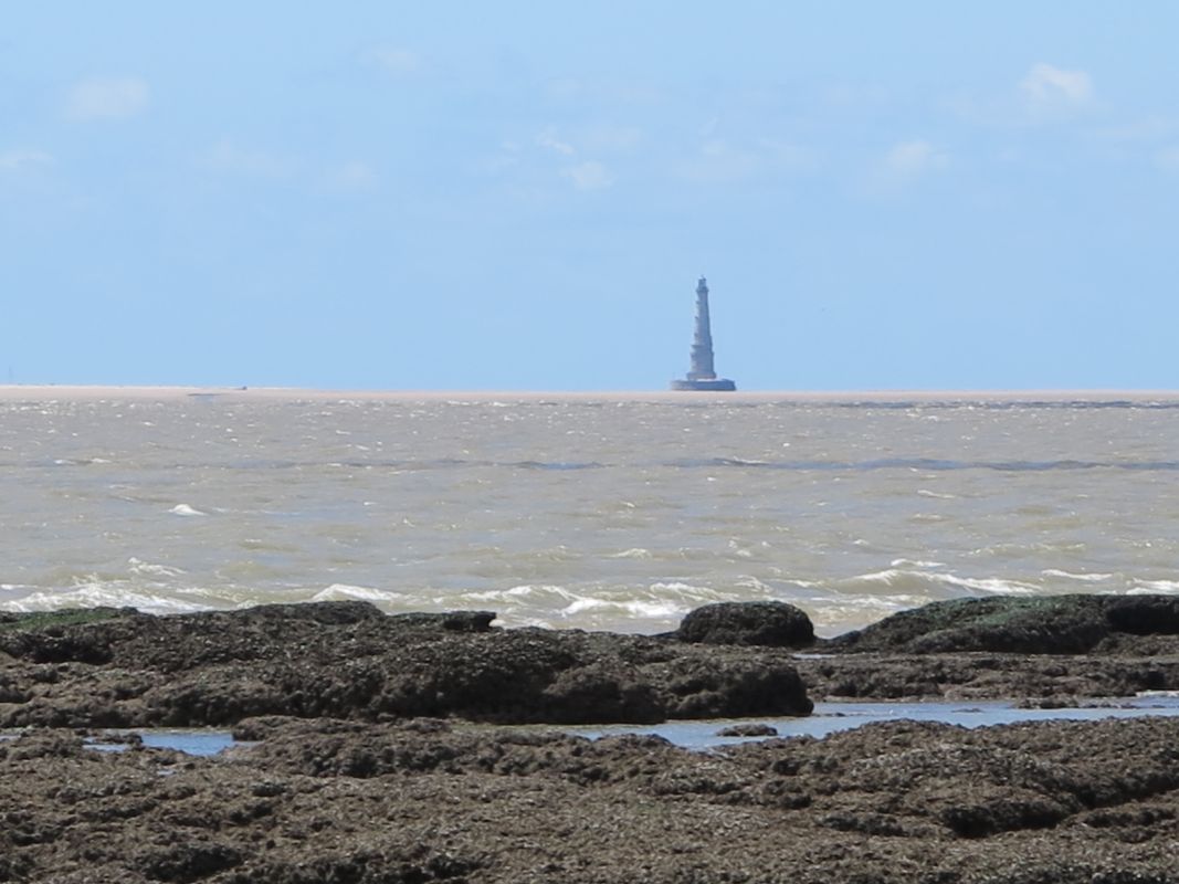 Le phare de Cordouan au large de la côte de Saint-Palais.