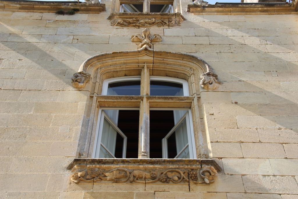 Elévation est, partie gauche : fenêtre du premier étage.